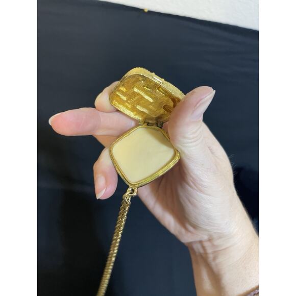 Vintage Prince Matchabelli Aviance Solid Perfume Locket Pendant Necklace 0.09oz - Picture 7 of 8